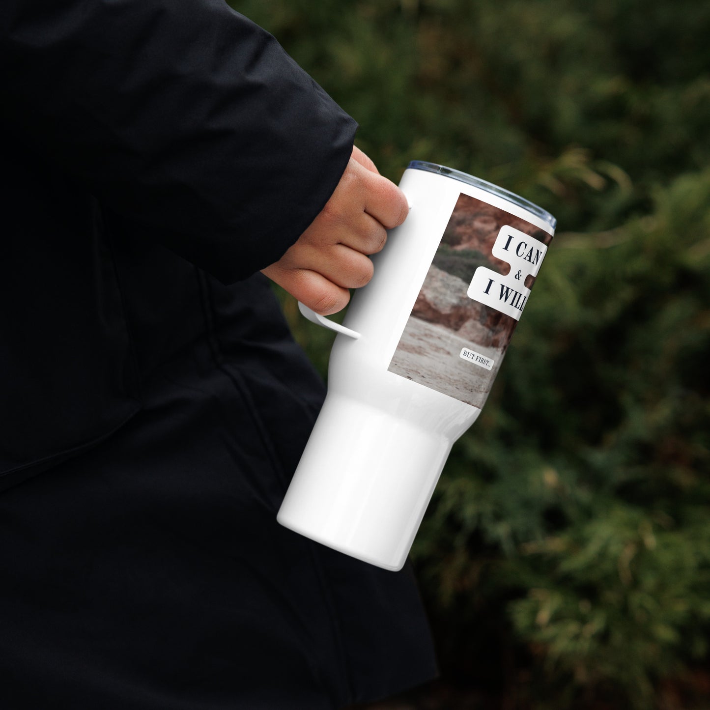 Travel mug with a handle